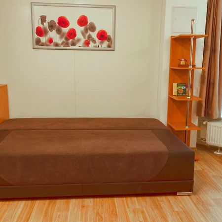 דירות קסזטלי Basement Atrium Apartman מראה חיצוני תמונה