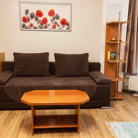 דירות קסזטלי Basement Atrium Apartman מראה חיצוני תמונה