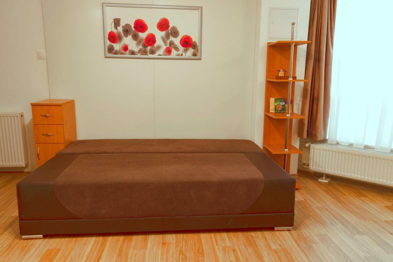 דירות קסזטלי Basement Atrium Apartman מראה חיצוני תמונה
