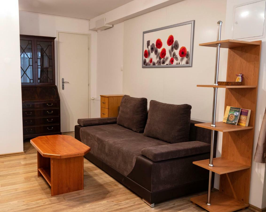 דירות קסזטלי Basement Atrium Apartman מראה חיצוני תמונה
