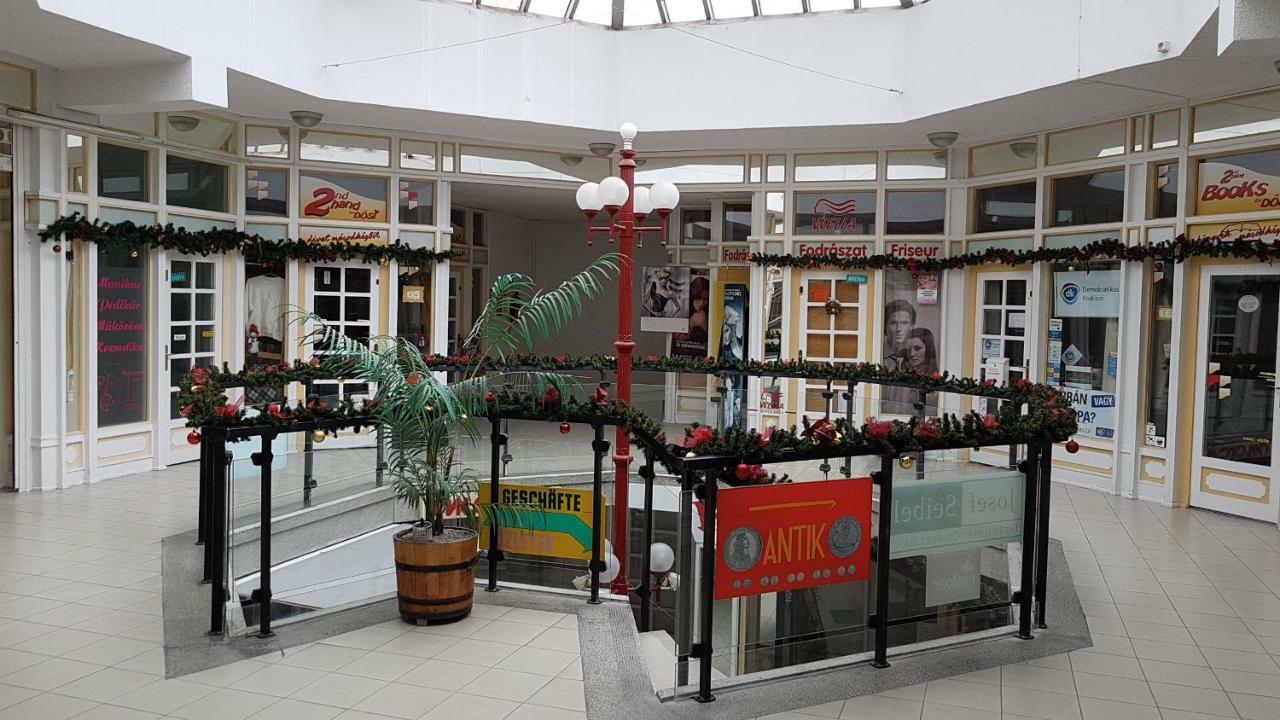 דירות קסזטלי Basement Atrium Apartman מראה חיצוני תמונה