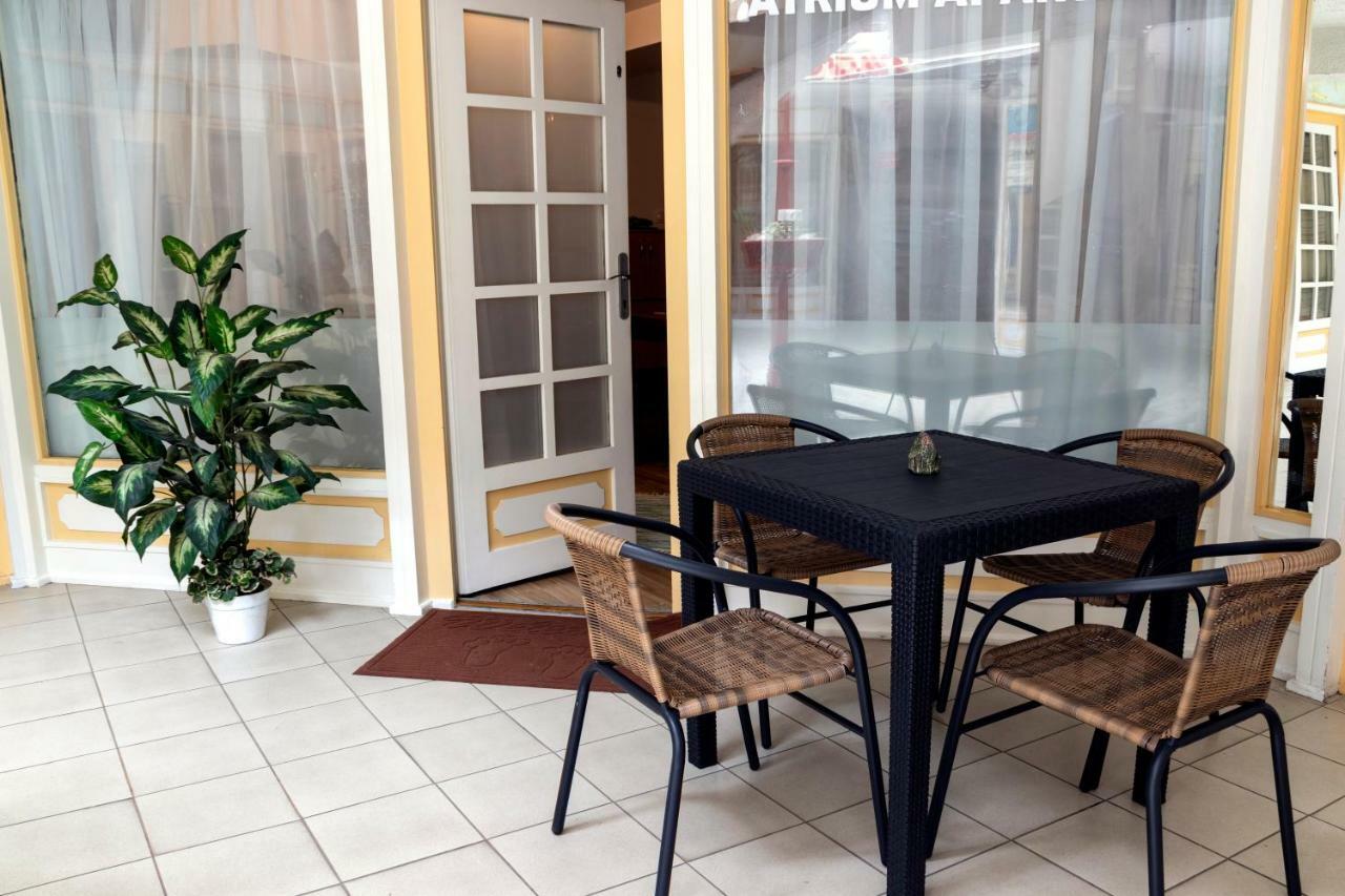 דירות קסזטלי Basement Atrium Apartman מראה חיצוני תמונה